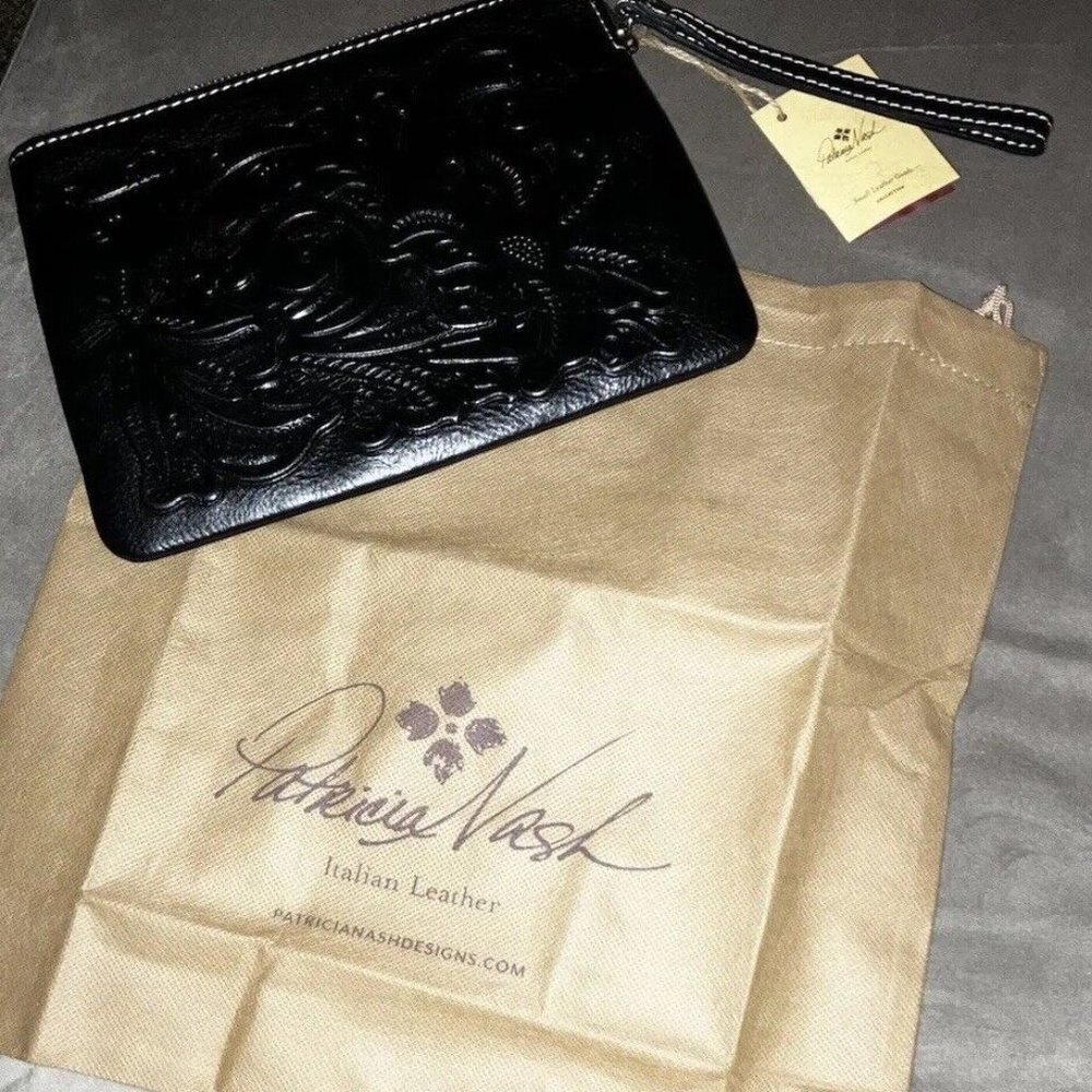 NWT AND Dust Cover Patricia Nash Cassini Black Tooled Leather Wristlet Wallet